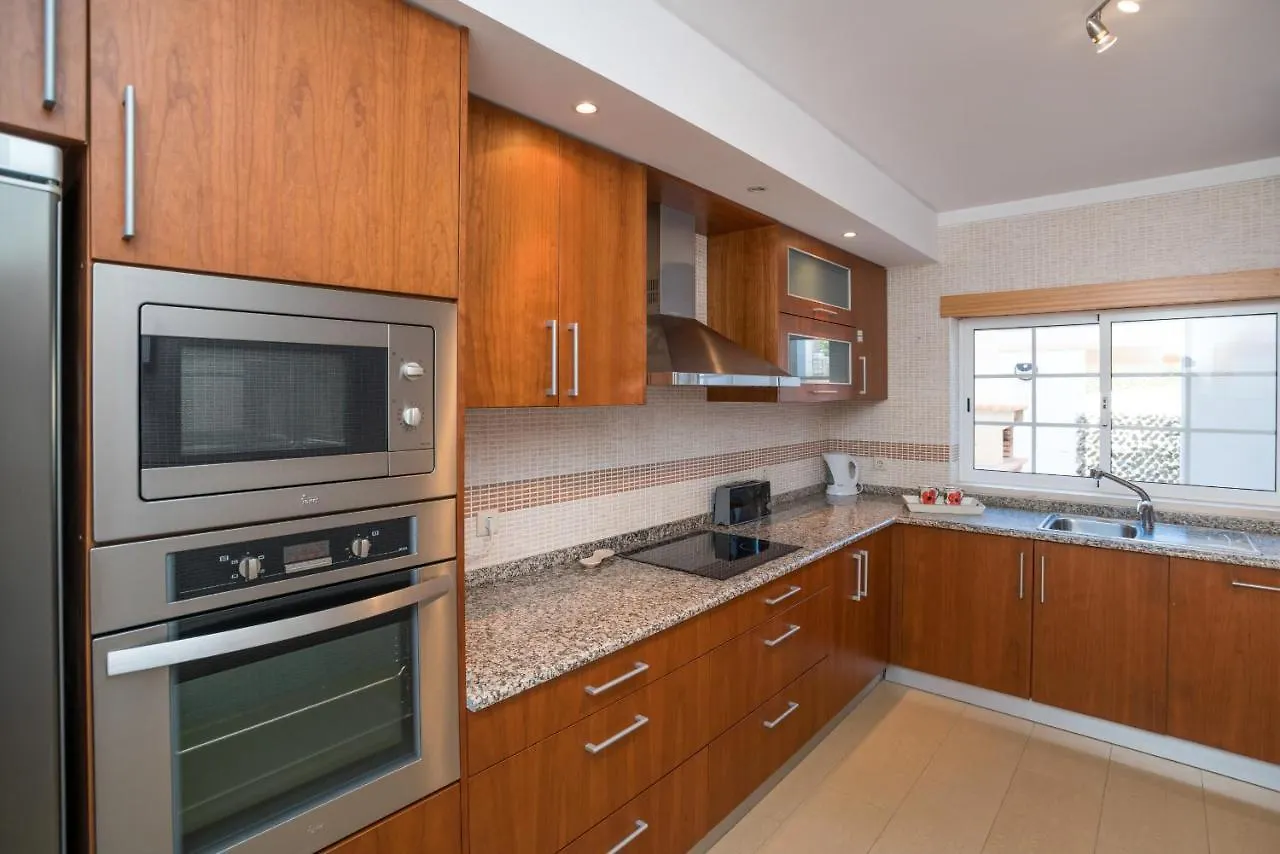 Charming Family Townhouse In Albufeira, Algarve Villa 0*, Albufeira